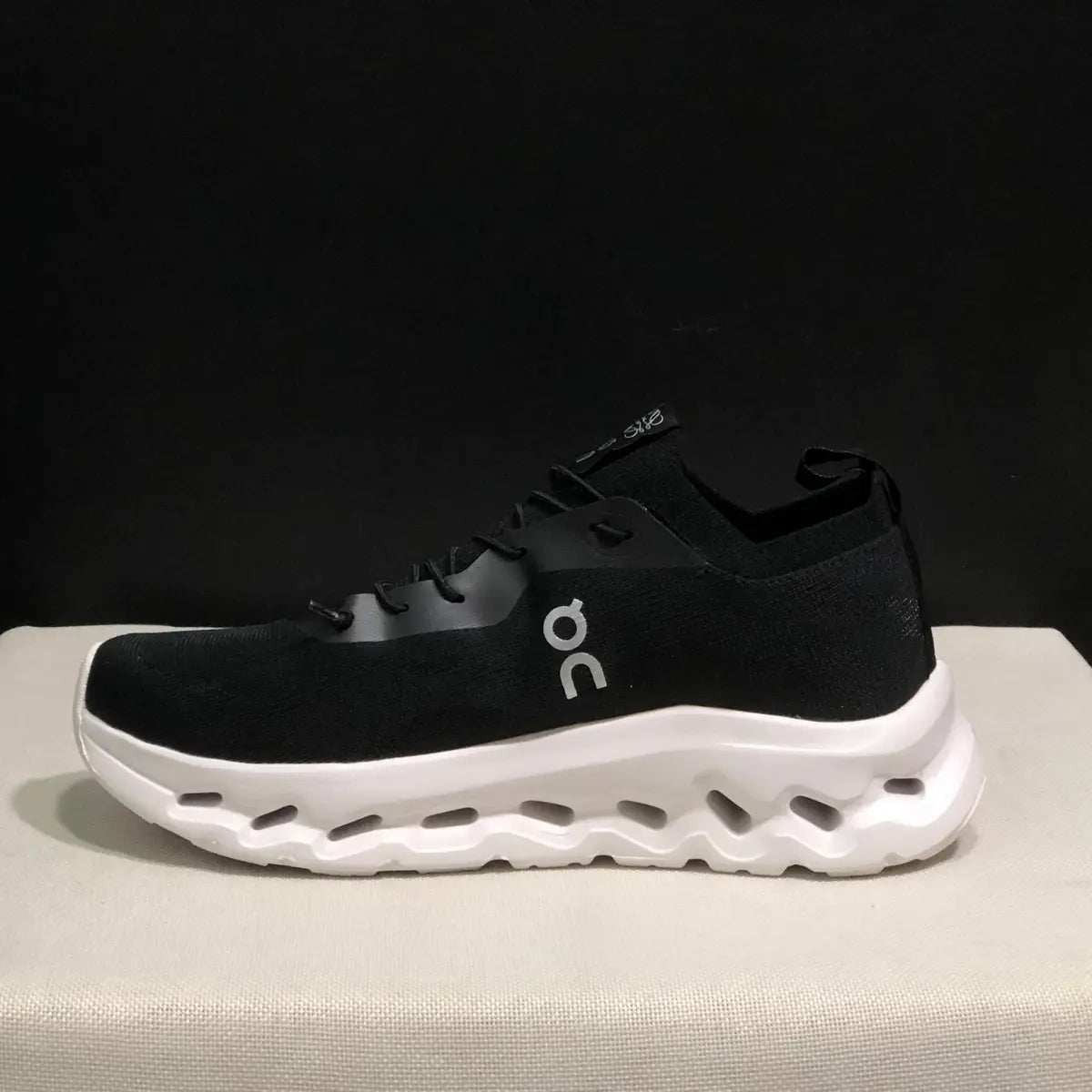 On Cloud × Loewe — Cloudtilt Noir et Blanc 2.0