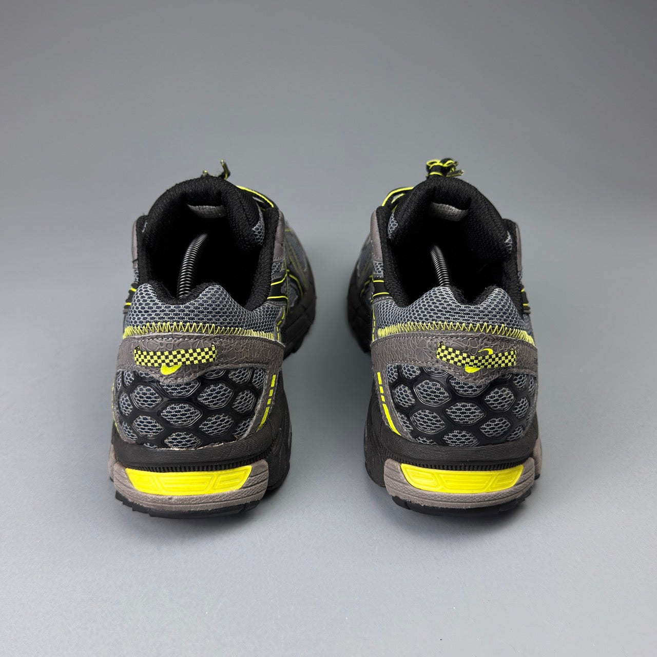 GEL Nimbus 16 — Anthracite / Jaune fluo
