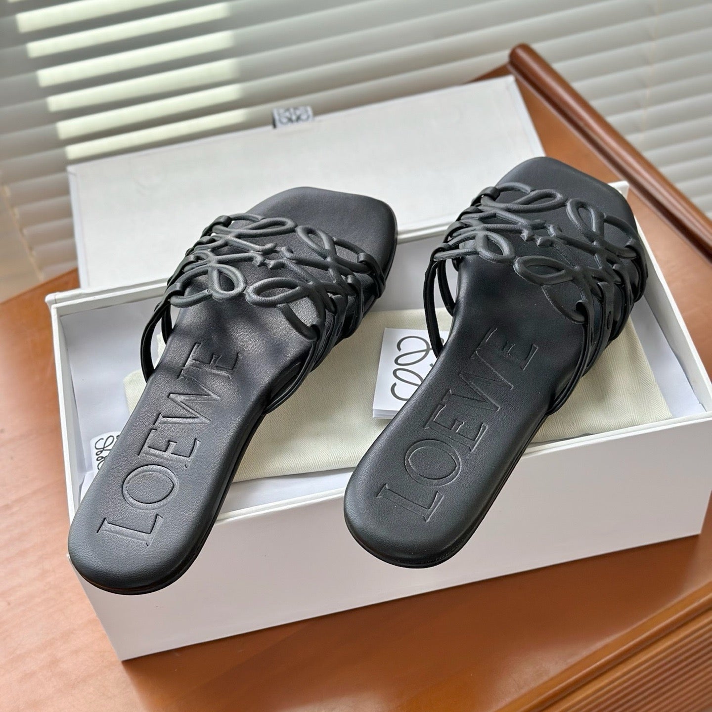 LOEWE - Petal Anagram slide in soft calfskin Noire