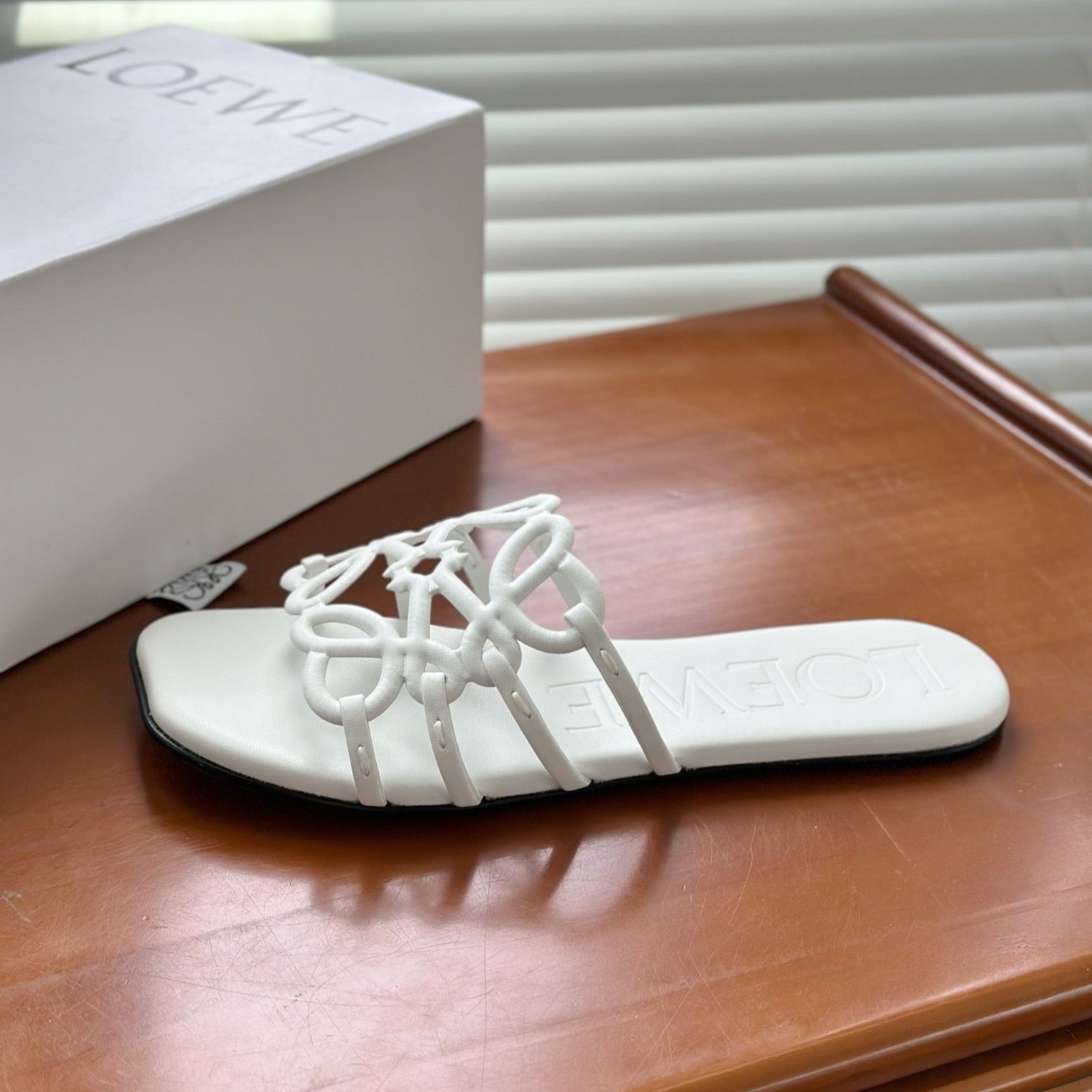 LOEWE - Petal Anagram slide in soft calfskin Blanc