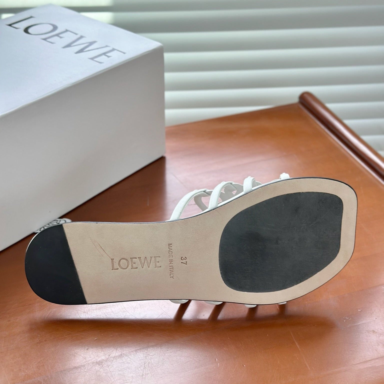 LOEWE - Petal Anagram slide in soft calfskin Blanc