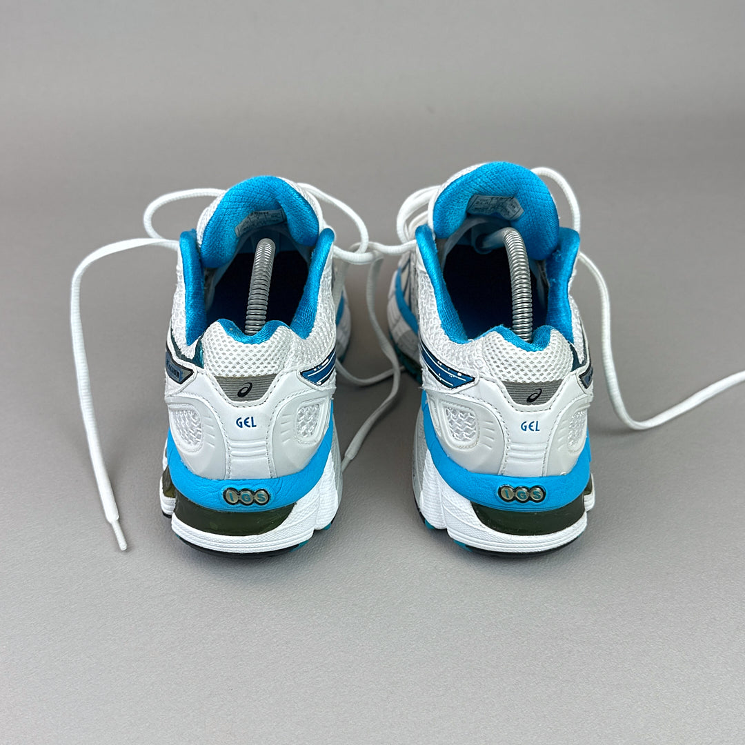 GEL Nimbus 16 — Blanc / Bleu ciel / Doré